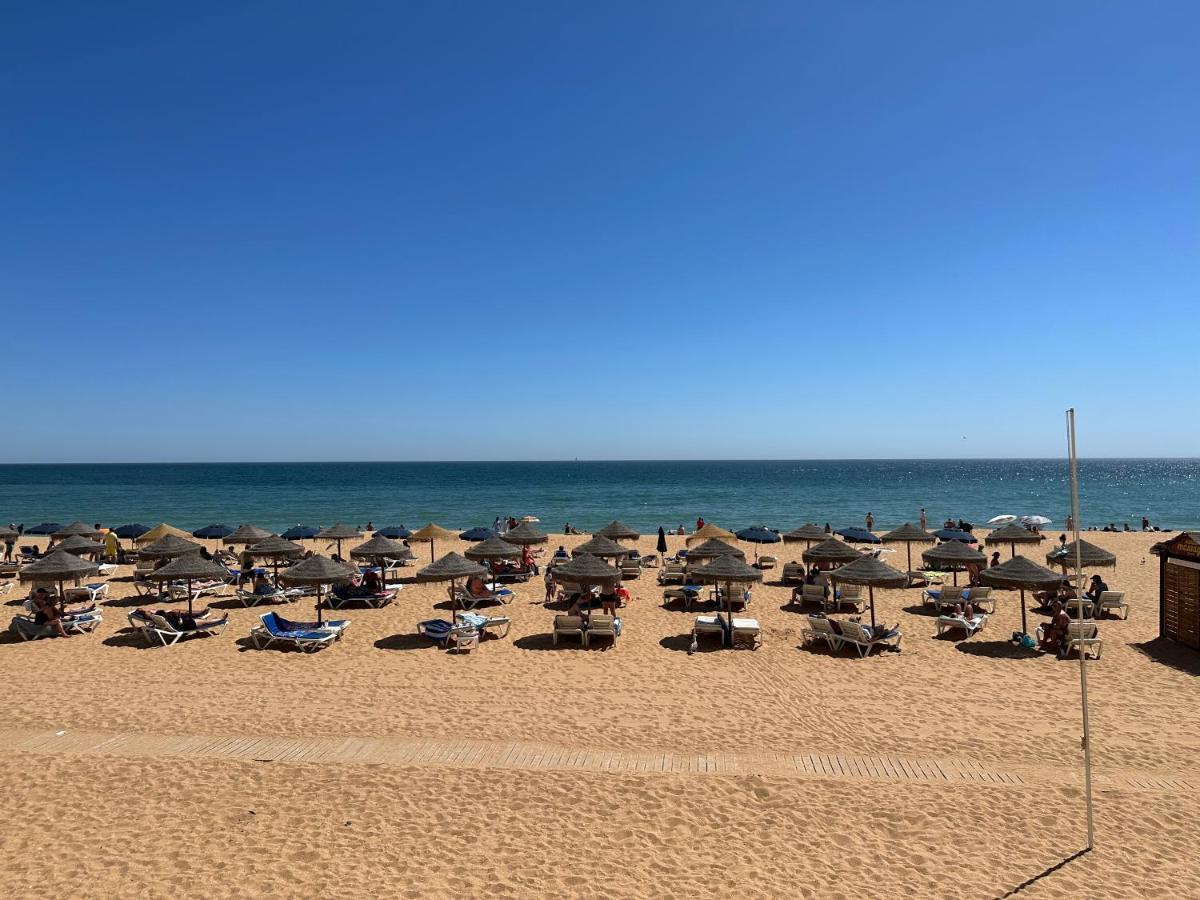 Albufeira,4 Pessoas, Com Wi-fi E A 15m A Pe Da *