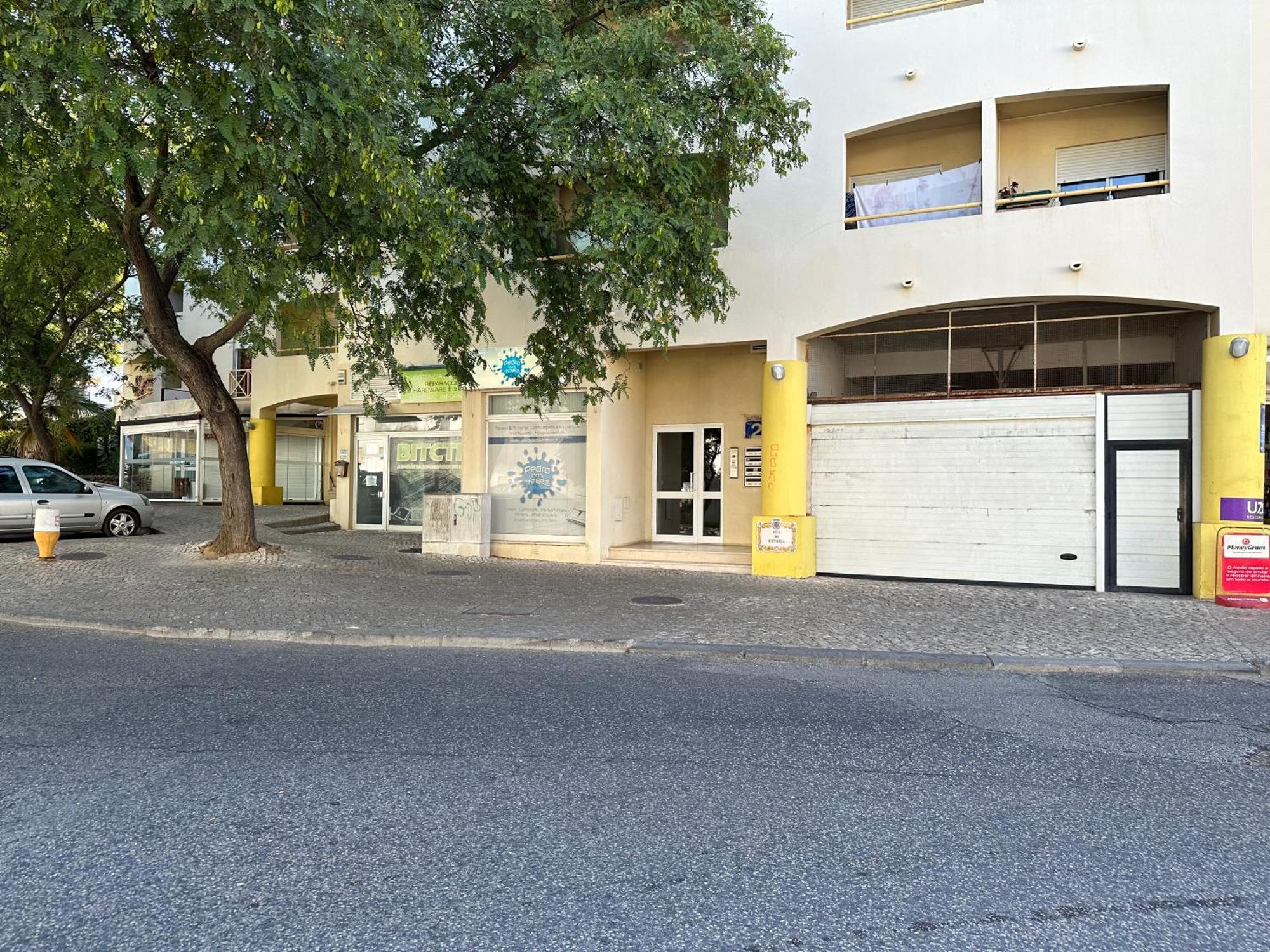 Albufeira,4 Pessoas, Com Wi-fi E A 15m A Pe Da * Albufeira