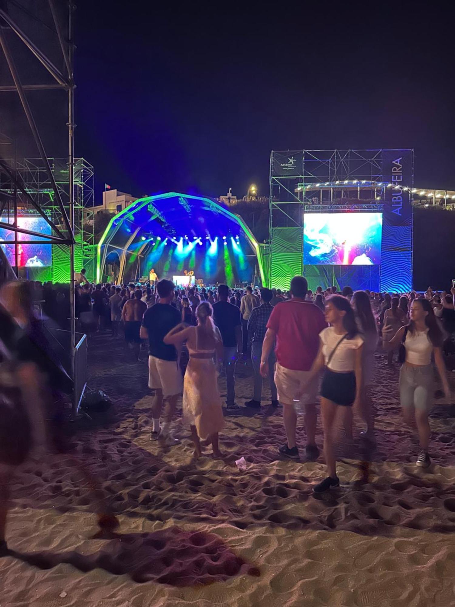 Albufeira,4 Pessoas, Com Wi-fi E A 15m A Pe Da